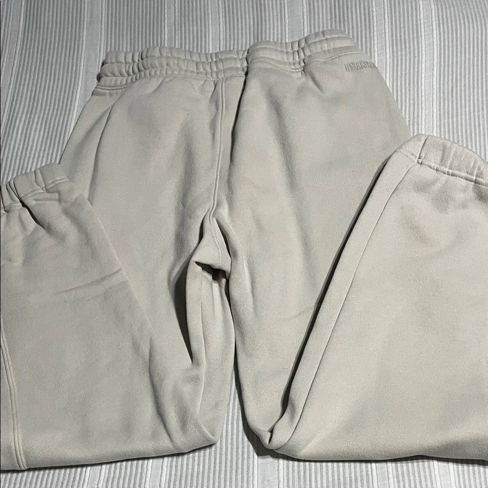 Hollister Men's Cream Joggers - Picture 4 of 4